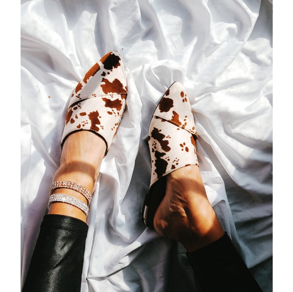 🚨FINAL CHANCE//Cow Print vegan suede Flat - Picture 3 of 3